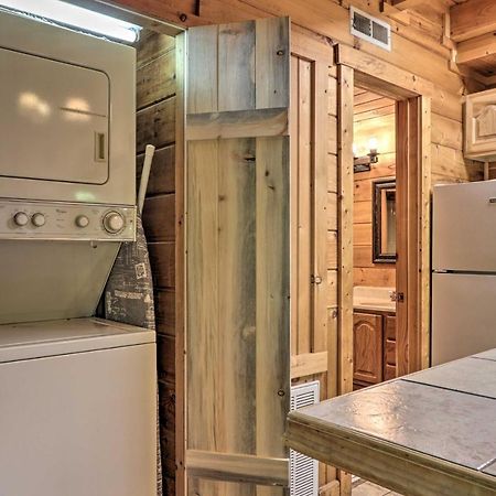 Cabin With Hot Tub And Deck, 3 Mi To Pigeon Forge Sevierville Bagian luar foto
