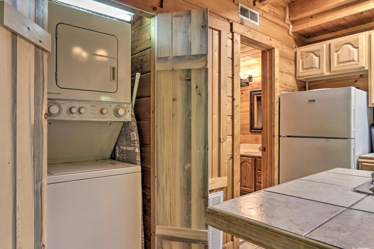 Cabin With Hot Tub And Deck, 3 Mi To Pigeon Forge Sevierville Bagian luar foto