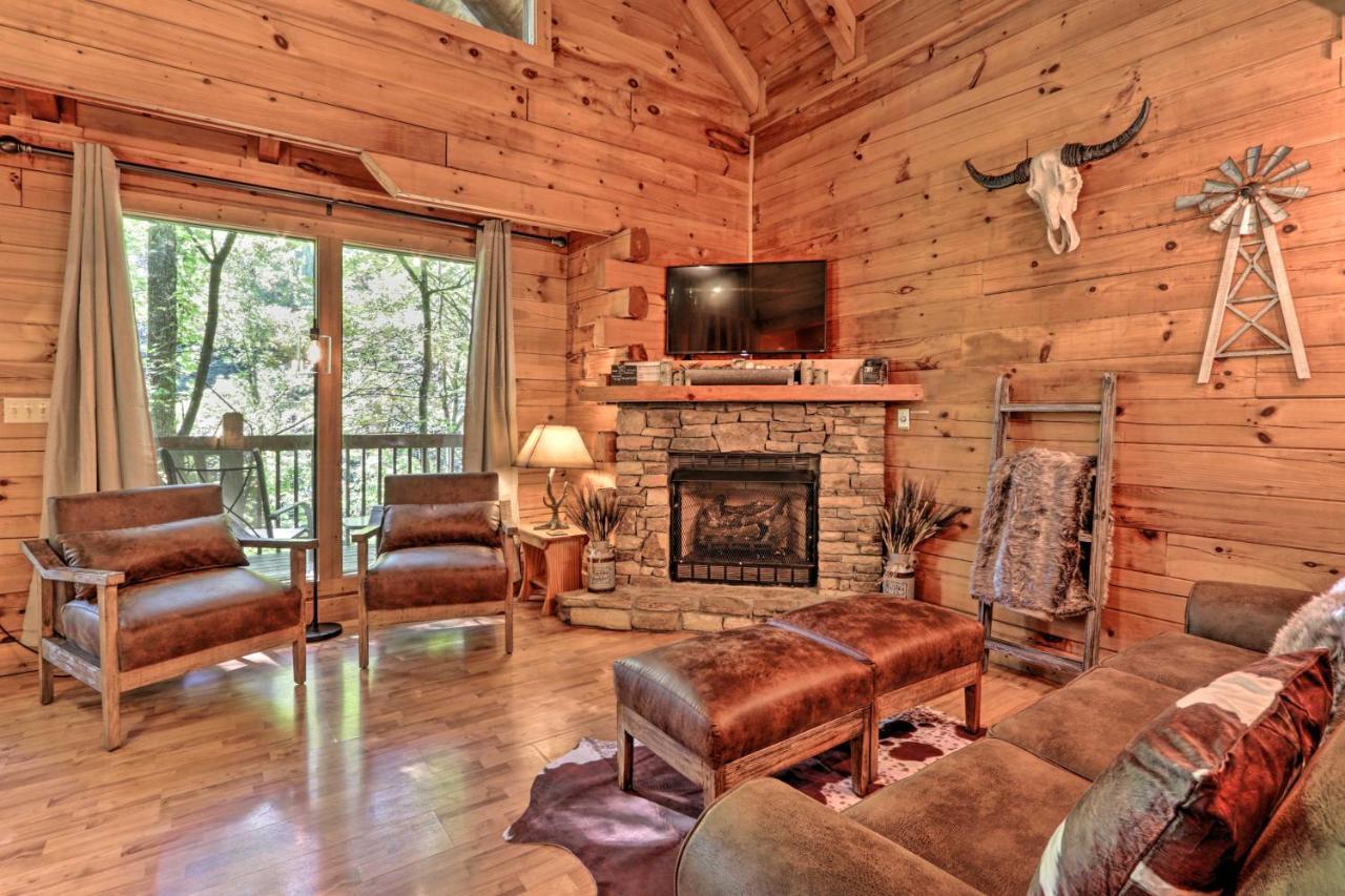Cabin With Hot Tub And Deck, 3 Mi To Pigeon Forge Sevierville Bagian luar foto