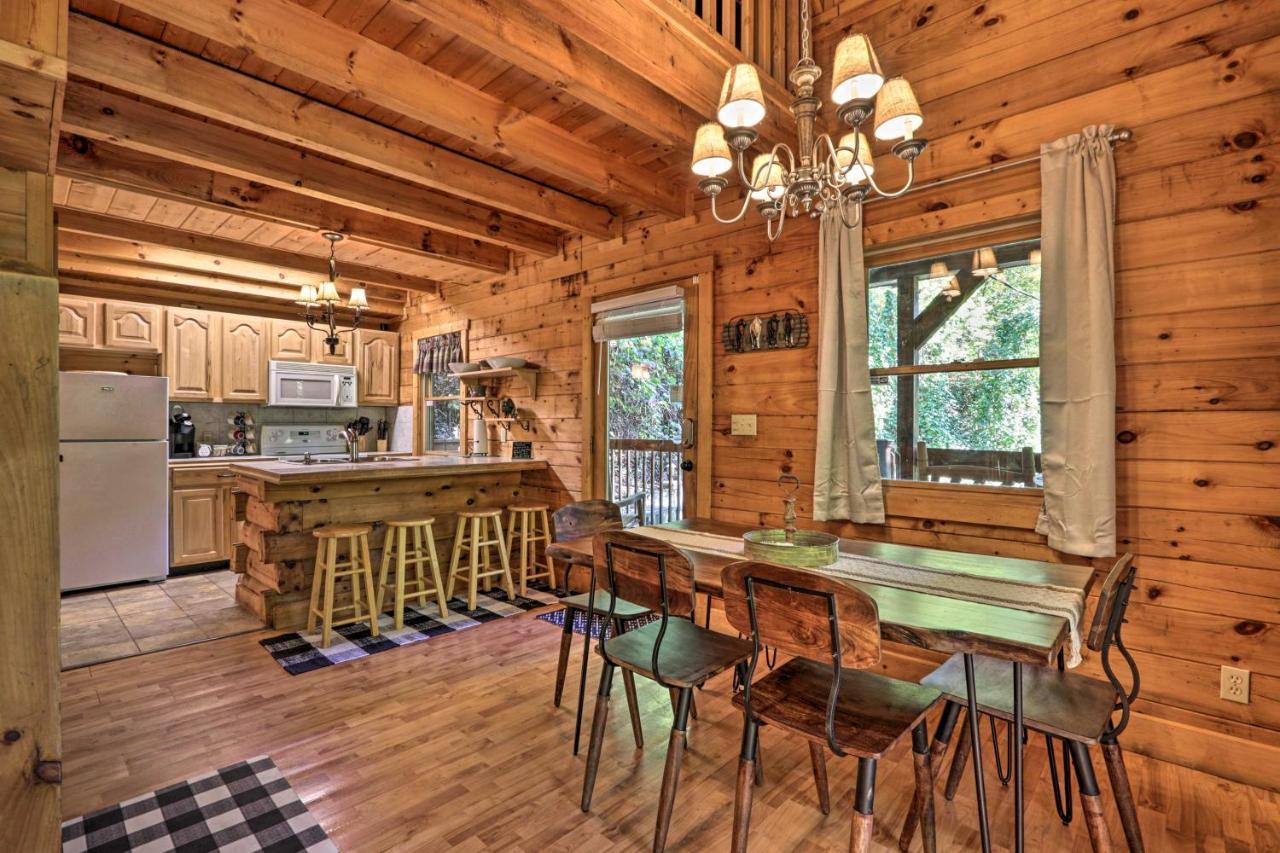 Cabin With Hot Tub And Deck, 3 Mi To Pigeon Forge Sevierville Bagian luar foto