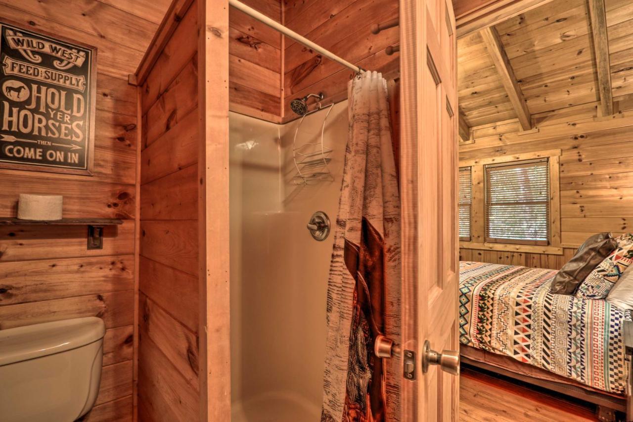 Cabin With Hot Tub And Deck, 3 Mi To Pigeon Forge Sevierville Bagian luar foto