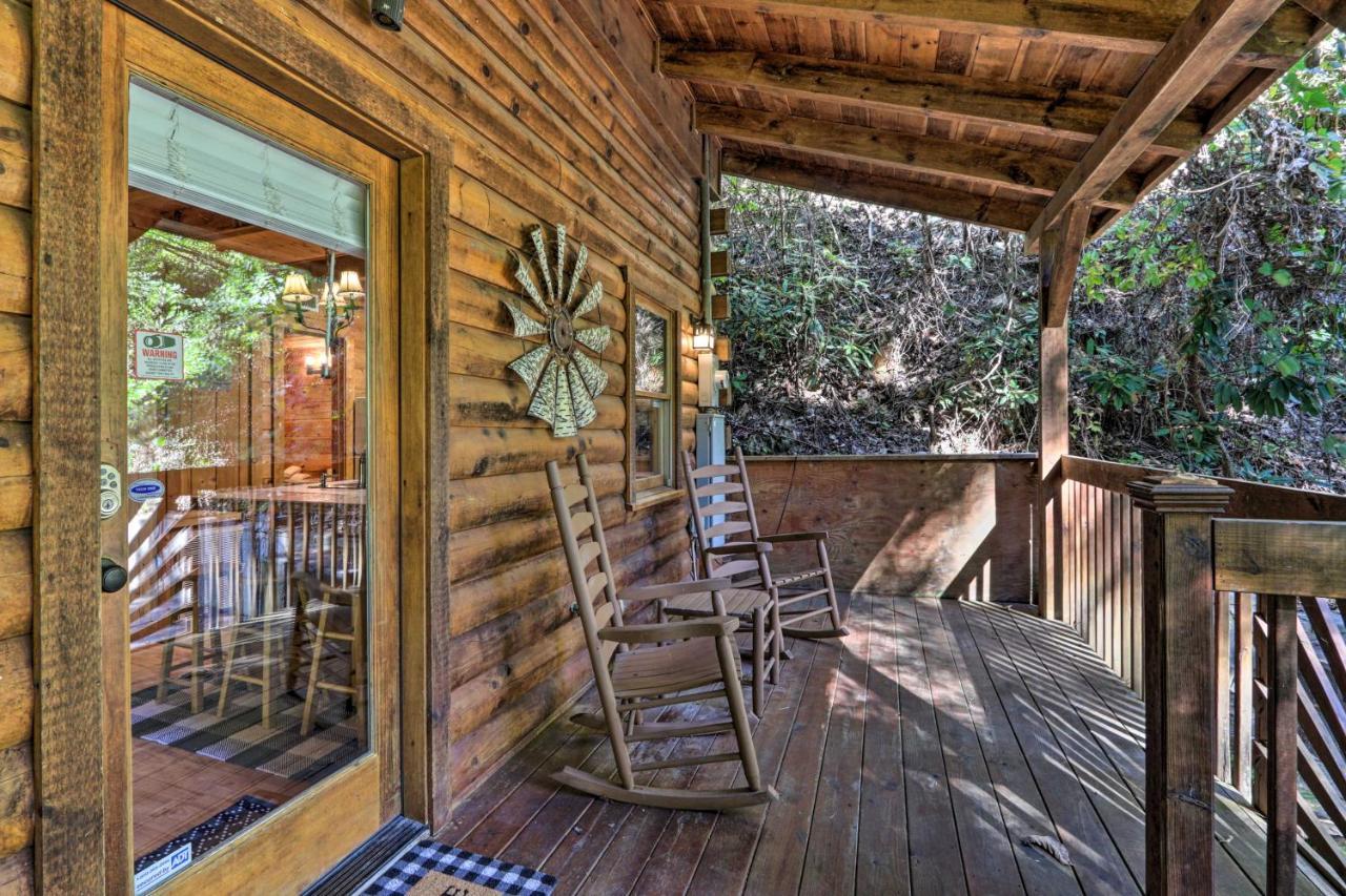 Cabin With Hot Tub And Deck, 3 Mi To Pigeon Forge Sevierville Bagian luar foto