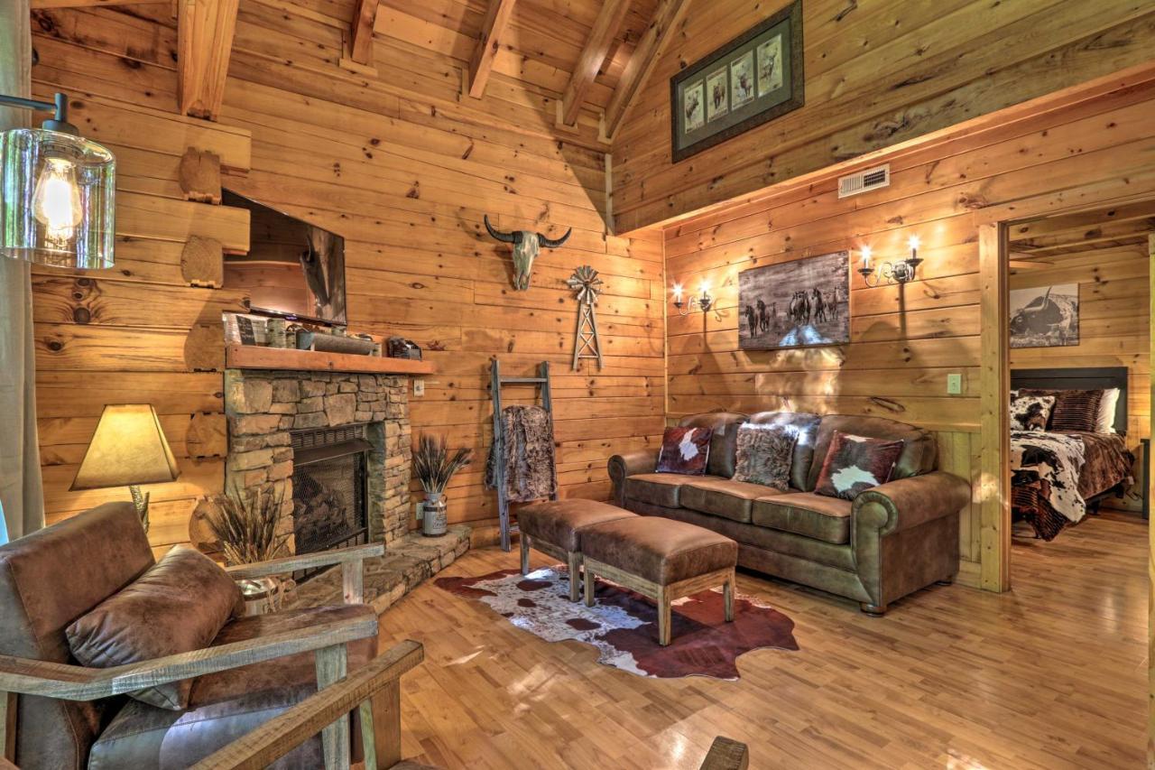 Cabin With Hot Tub And Deck, 3 Mi To Pigeon Forge Sevierville Bagian luar foto