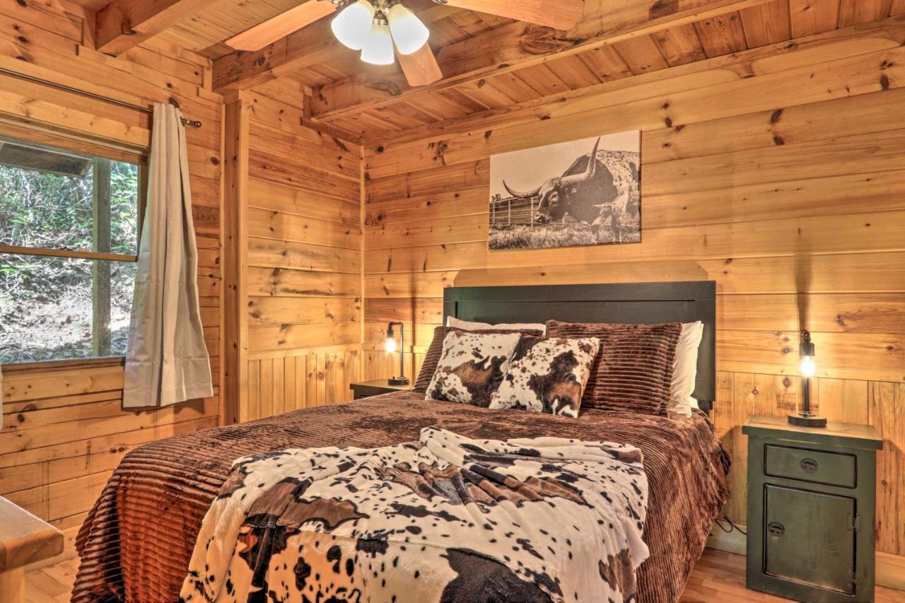 Cabin With Hot Tub And Deck, 3 Mi To Pigeon Forge Sevierville Bagian luar foto
