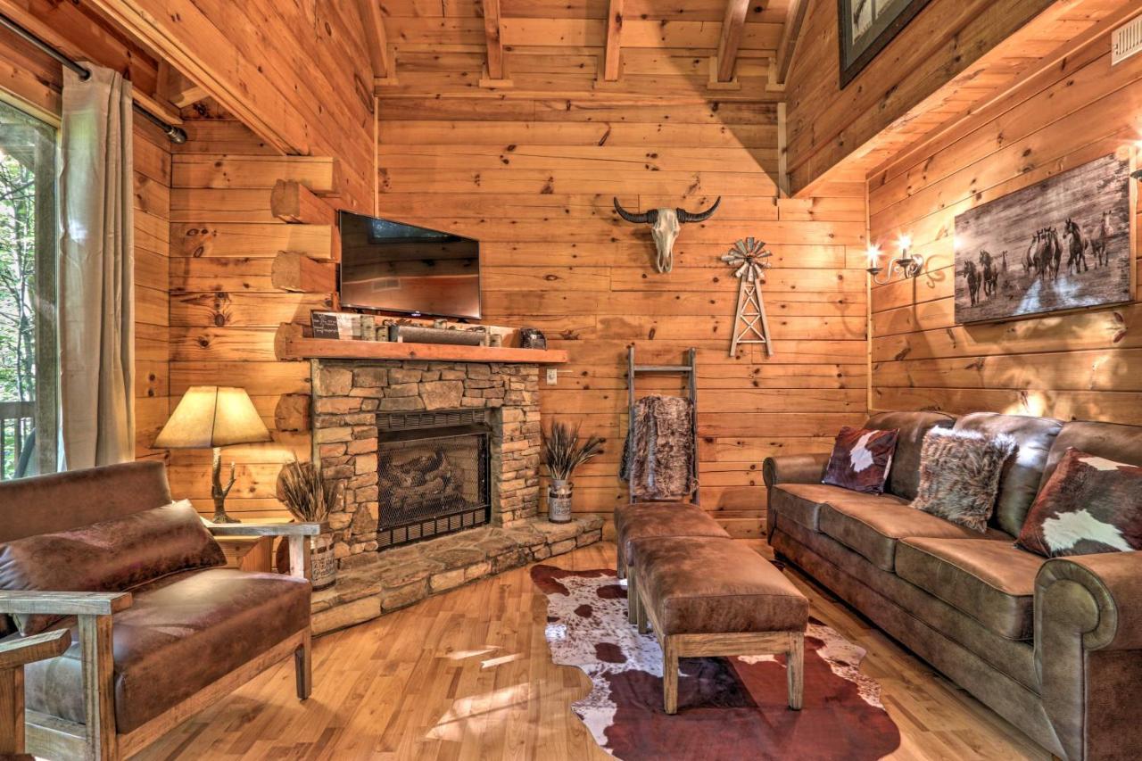 Cabin With Hot Tub And Deck, 3 Mi To Pigeon Forge Sevierville Bagian luar foto