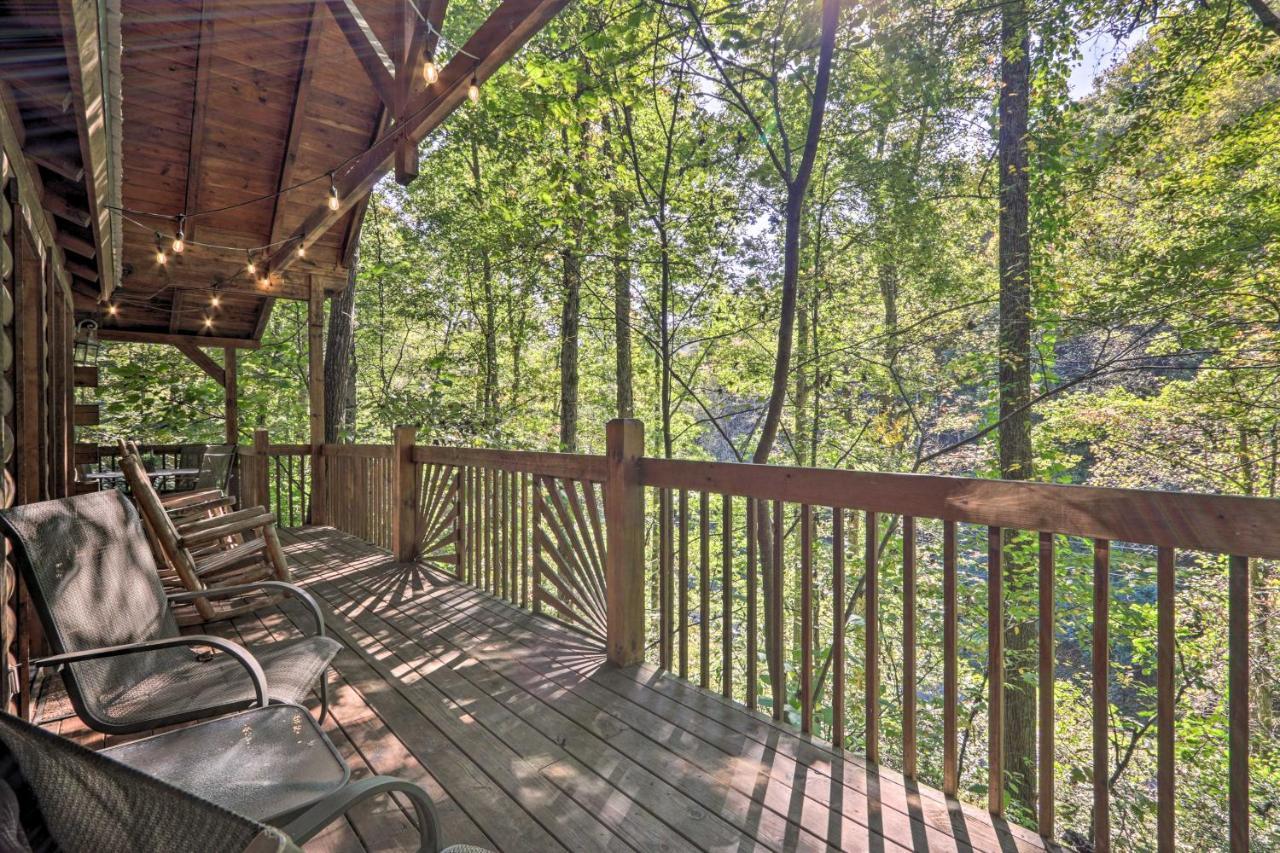 Cabin With Hot Tub And Deck, 3 Mi To Pigeon Forge Sevierville Bagian luar foto